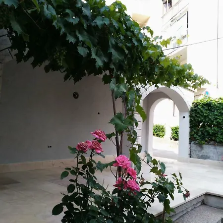 Apartment Garden Diana