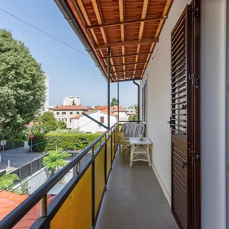 Garden Dina With Free Parking