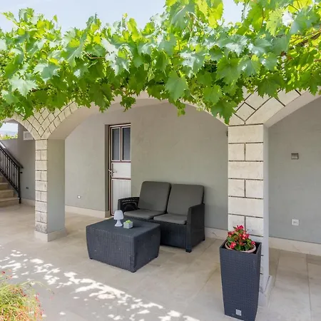 Garden Dina With Free Parking Appartement