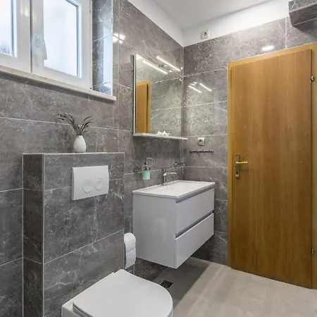Garden Dina With Free Parking Appartement Split