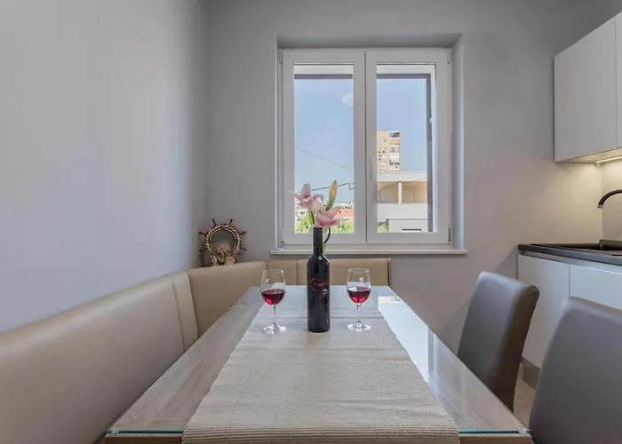 Apartament Garden Dina With Free Parking Split