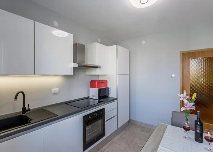 Apartament Garden Dina With Free Parking