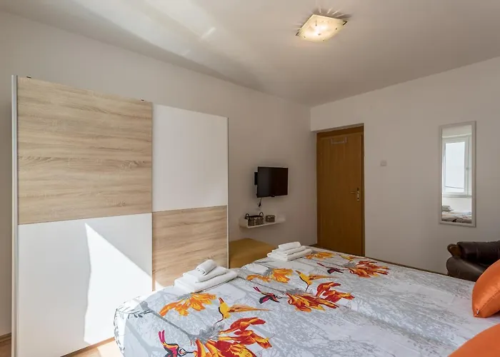 Garden Dina With Free Parking Apartament