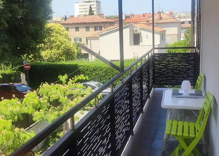 Garden Dina With Free Parking Apartament Split