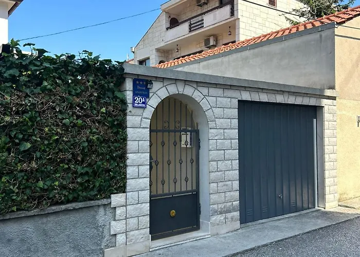 Apartament Garden Dina With Free Parking Split