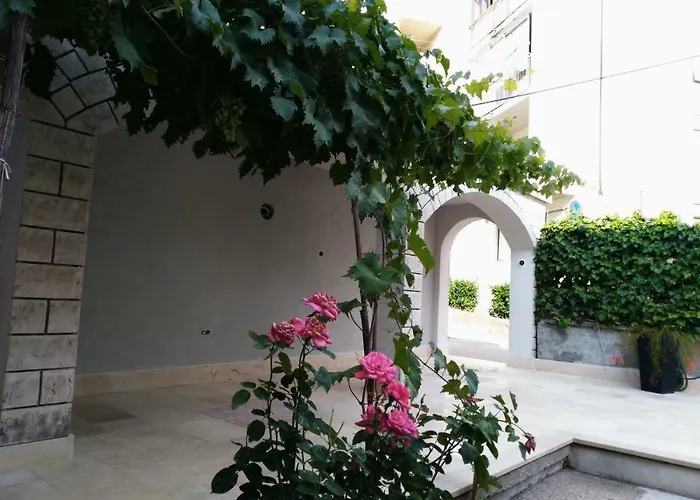 Apartament Garden Dina With Free Parking