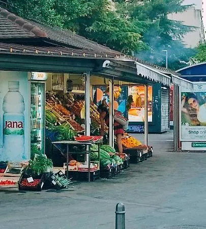Garden Dina With Free Parking Apartman