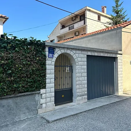 Apartmán Garden Dina With Free Parking Split